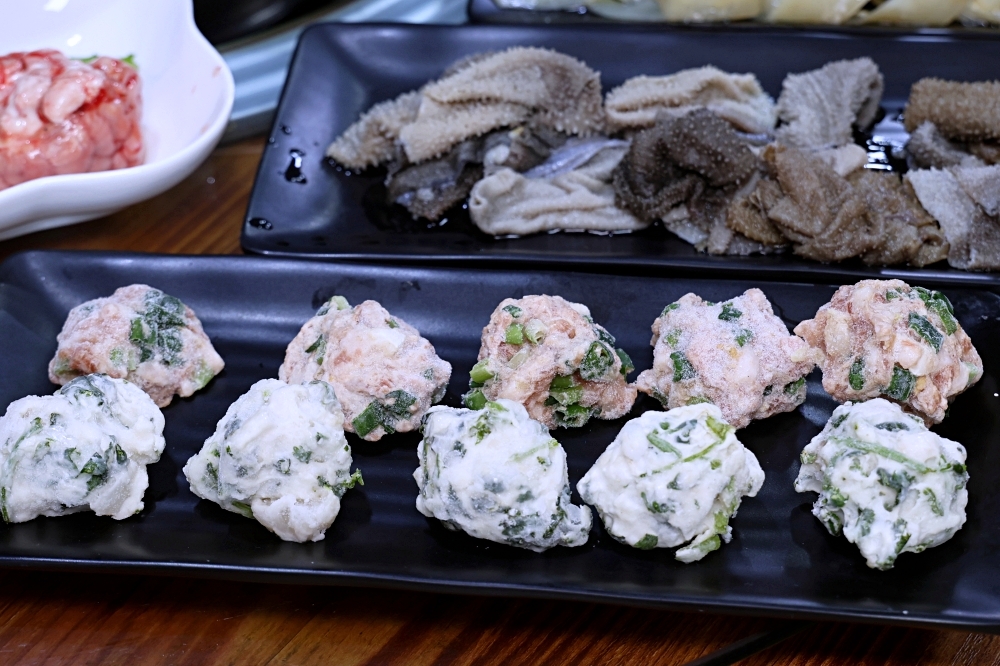 十三涮四川料理 | 重慶老火鍋祖傳湯底香麻不嗆，全台唯一麻辣鐵鍬海鮮，自助吧無限吃