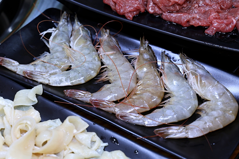 十三涮四川料理 | 重慶老火鍋祖傳湯底香麻不嗆，全台唯一麻辣鐵鍬海鮮，自助吧無限吃