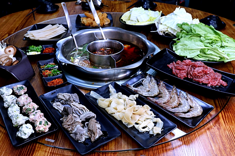 十三涮四川料理 | 重慶老火鍋祖傳湯底香麻不嗆，全台唯一麻辣鐵鍬海鮮，自助吧無限吃