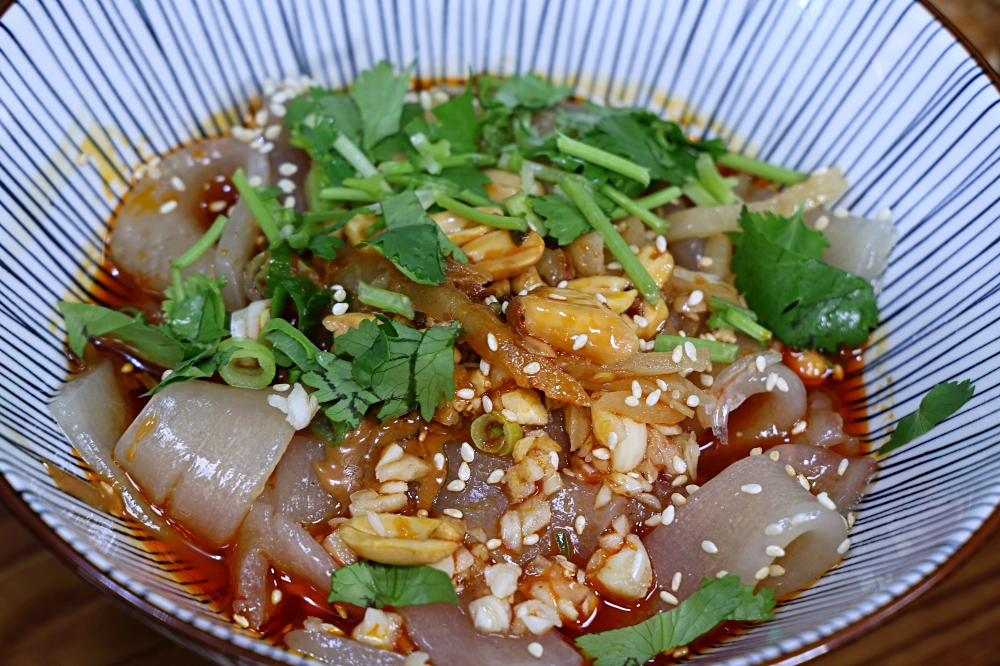 十三涮四川料理 | 重慶老火鍋祖傳湯底香麻不嗆，全台唯一麻辣鐵鍬海鮮，自助吧無限吃