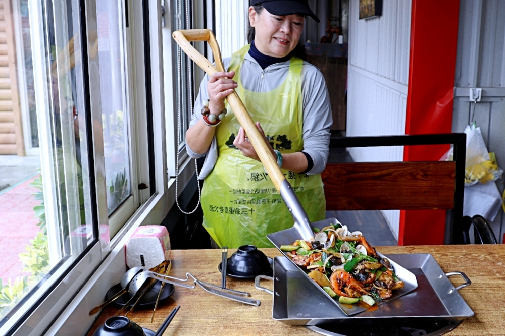 十三涮四川料理 | 重慶老火鍋祖傳湯底香麻不嗆，全台唯一麻辣鐵鍬海鮮，自助吧無限吃