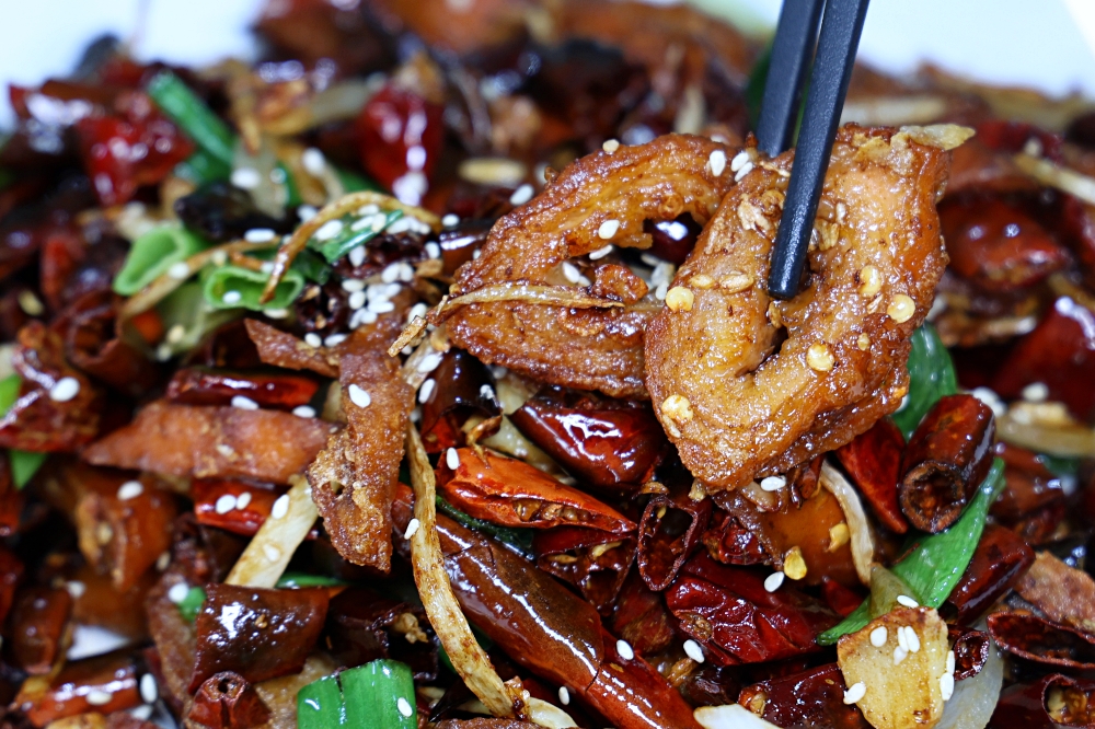 十三涮四川料理 | 重慶老火鍋祖傳湯底香麻不嗆，全台唯一麻辣鐵鍬海鮮，自助吧無限吃