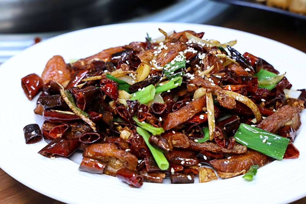 十三涮四川料理 | 重慶老火鍋祖傳湯底香麻不嗆，全台唯一麻辣鐵鍬海鮮，自助吧無限吃