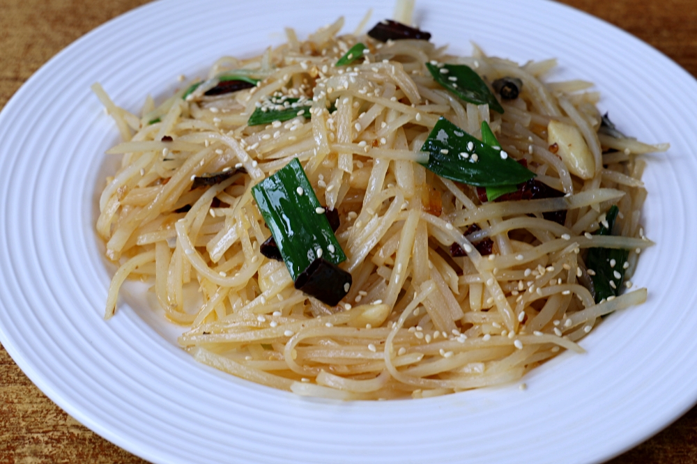 十三涮四川料理 | 重慶老火鍋祖傳湯底香麻不嗆，全台唯一麻辣鐵鍬海鮮，自助吧無限吃