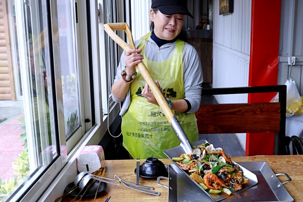 十三涮四川料理 | 重慶老火鍋祖傳湯底香麻不嗆，全台唯一麻辣鐵鍬海鮮，自助吧無限吃