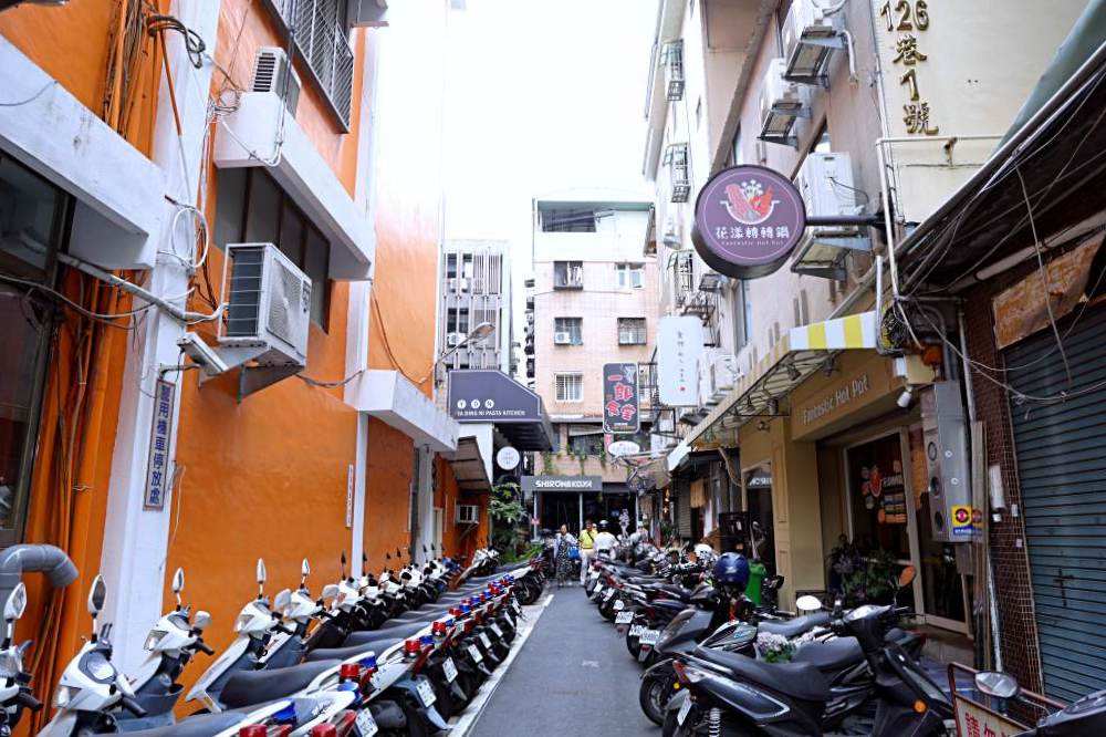 花漾轉轉鍋 | 一中街迴轉火鍋推出草莓糖葫蘆吃到飽,全台只有這裡有,草莓控快衝~ 花漾轉轉鍋 | 一中街迴轉火鍋推出草莓糖葫蘆吃到飽,全台只有這裡有,草莓控快衝~