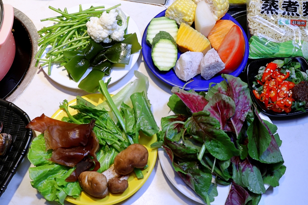 花漾轉轉鍋 | 一中街迴轉火鍋推出草莓糖葫蘆吃到飽,全台只有這裡有,草莓控快衝~ 花漾轉轉鍋 | 一中街迴轉火鍋推出草莓糖葫蘆吃到飽,全台只有這裡有,草莓控快衝~