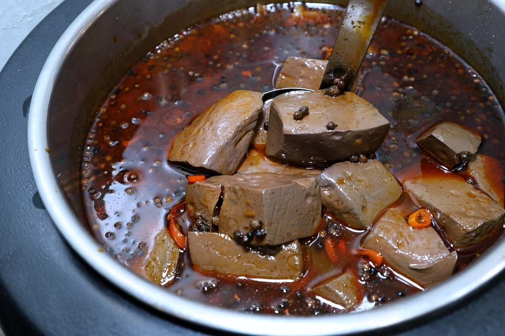 花漾轉轉鍋 | 一中街迴轉火鍋推出草莓糖葫蘆吃到飽,全台只有這裡有,草莓控快衝~ 花漾轉轉鍋 | 一中街迴轉火鍋推出草莓糖葫蘆吃到飽,全台只有這裡有,草莓控快衝~