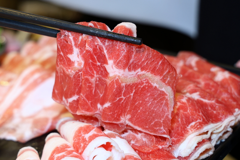 花漾轉轉鍋 | 一中街迴轉火鍋推出草莓糖葫蘆吃到飽,全台只有這裡有,草莓控快衝~ 花漾轉轉鍋 | 一中街迴轉火鍋推出草莓糖葫蘆吃到飽,全台只有這裡有,草莓控快衝~