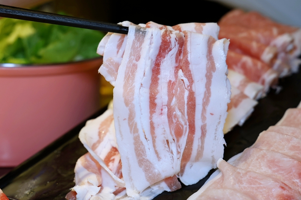 花漾轉轉鍋 | 一中街迴轉火鍋推出草莓糖葫蘆吃到飽,全台只有這裡有,草莓控快衝~ 花漾轉轉鍋 | 一中街迴轉火鍋推出草莓糖葫蘆吃到飽,全台只有這裡有,草莓控快衝~