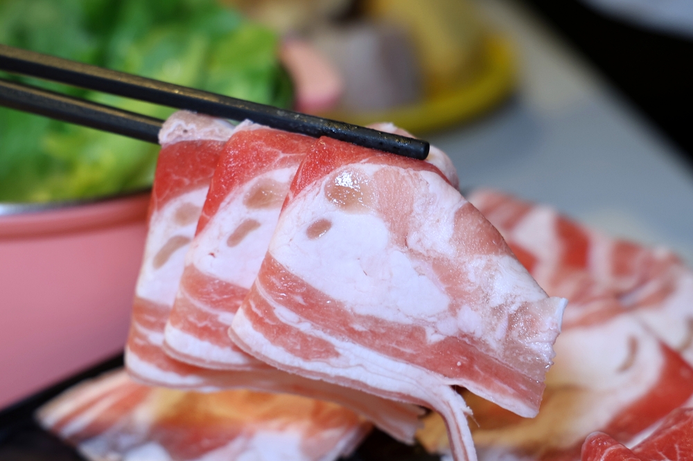 花漾轉轉鍋 | 一中街迴轉火鍋推出草莓糖葫蘆吃到飽,全台只有這裡有,草莓控快衝~ 花漾轉轉鍋 | 一中街迴轉火鍋推出草莓糖葫蘆吃到飽,全台只有這裡有,草莓控快衝~