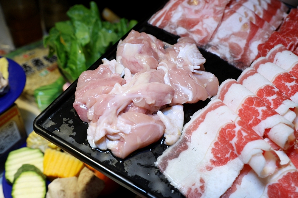 花漾轉轉鍋 | 一中街迴轉火鍋推出草莓糖葫蘆吃到飽,全台只有這裡有,草莓控快衝~ 花漾轉轉鍋 | 一中街迴轉火鍋推出草莓糖葫蘆吃到飽,全台只有這裡有,草莓控快衝~