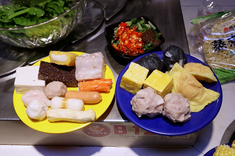 花漾轉轉鍋 | 一中街迴轉火鍋推出草莓糖葫蘆吃到飽,全台只有這裡有,草莓控快衝~ 花漾轉轉鍋 | 一中街迴轉火鍋推出草莓糖葫蘆吃到飽,全台只有這裡有,草莓控快衝~