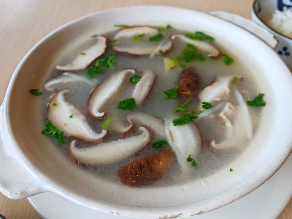 梅山太平雲梯美食推薦｜八玥文創全新套餐菜單整理，森林系景觀的台式合菜