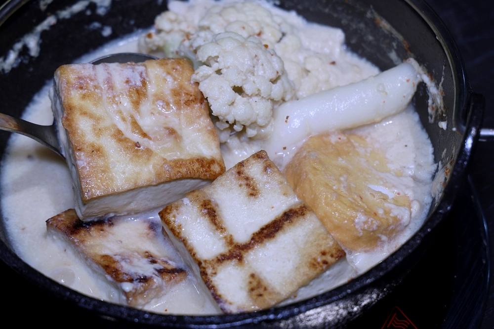 花悅蔬香 | 清爽無素料菜盤爆豐盛，中清路蔬食餐廳火鍋套餐339元起吃超飽