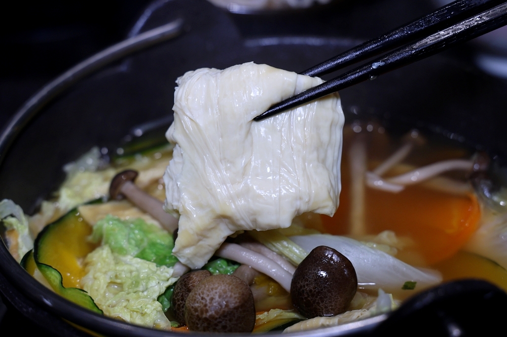 花悅蔬香 | 清爽無素料菜盤爆豐盛，中清路蔬食餐廳火鍋套餐339元起吃超飽