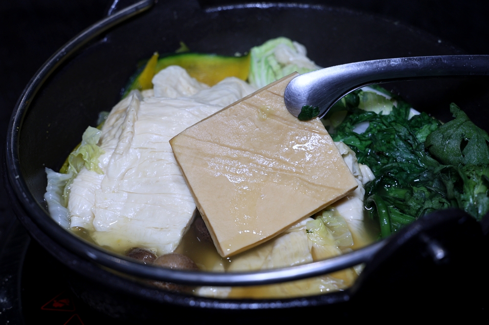 花悅蔬香 | 清爽無素料菜盤爆豐盛，中清路蔬食餐廳火鍋套餐339元起吃超飽