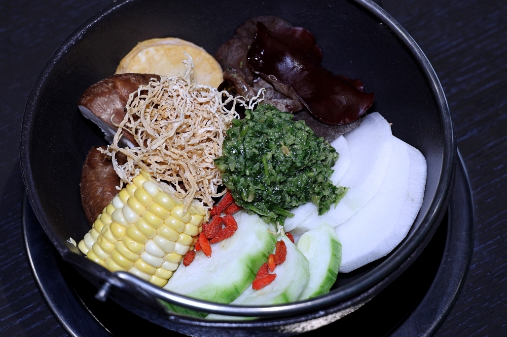 花悅蔬香 | 清爽無素料菜盤爆豐盛，中清路蔬食餐廳火鍋套餐339元起吃超飽