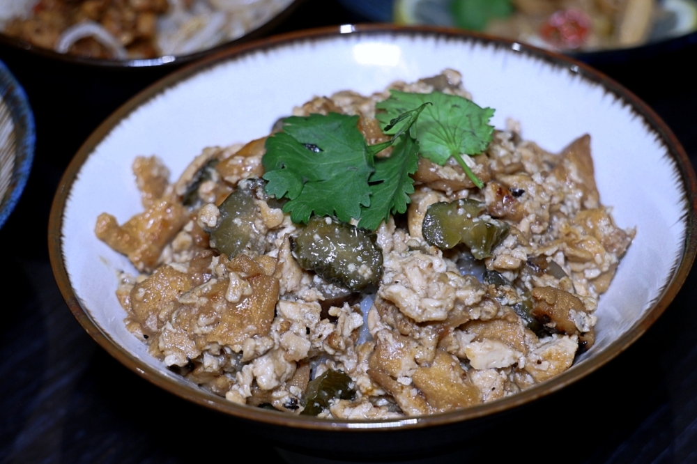 花悅蔬香 | 清爽無素料菜盤爆豐盛，中清路蔬食餐廳火鍋套餐339元起吃超飽