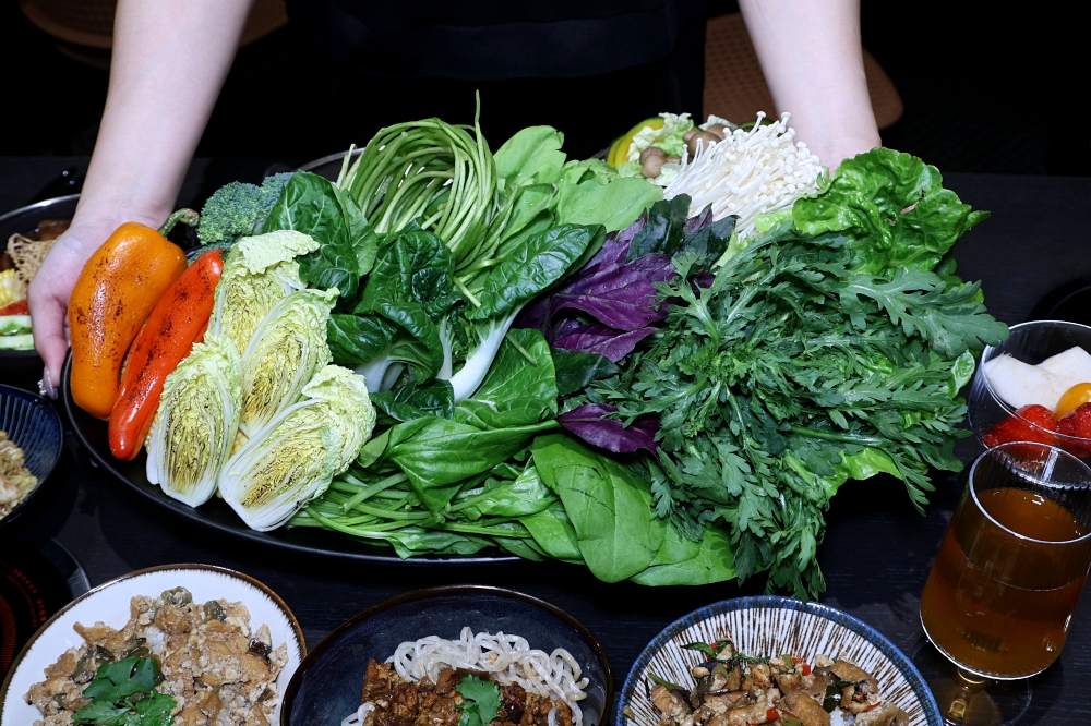 花悅蔬香 | 清爽無素料菜盤爆豐盛，中清路蔬食餐廳火鍋套餐339元起吃超飽