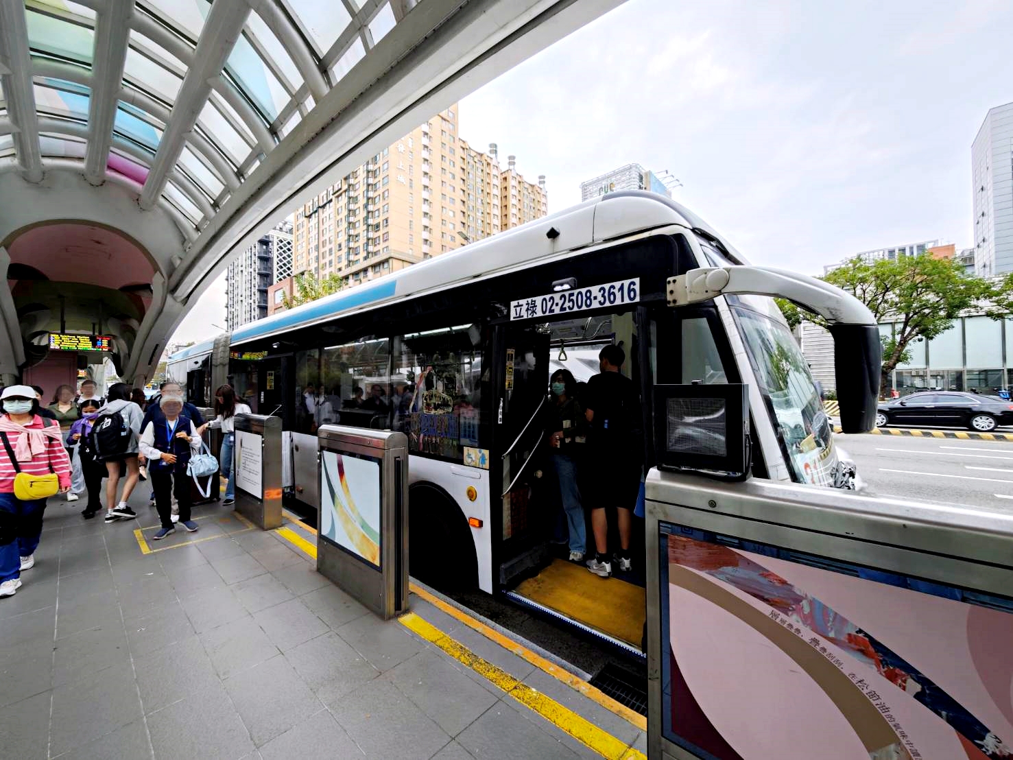 台中巨無霸毛毛蟲公車,雙節公車掰掰了~ 台中巨無霸毛毛蟲公車,雙節公車掰掰了~
