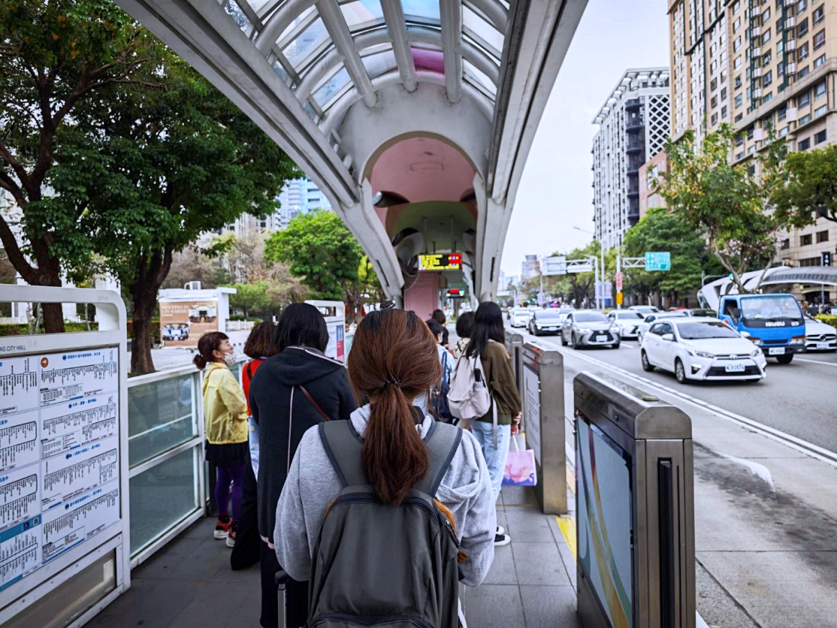 台中巨無霸毛毛蟲公車，雙節公車掰掰了~