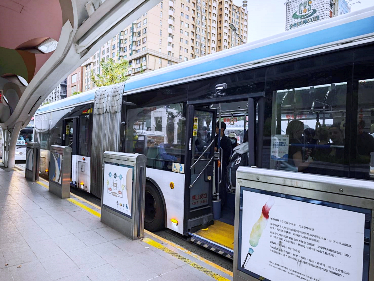 台中巨無霸毛毛蟲公車,雙節公車掰掰了~ 台中巨無霸毛毛蟲公車,雙節公車掰掰了~