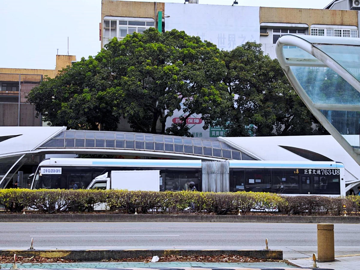 台中巨無霸毛毛蟲公車,雙節公車掰掰了~ 台中巨無霸毛毛蟲公車,雙節公車掰掰了~