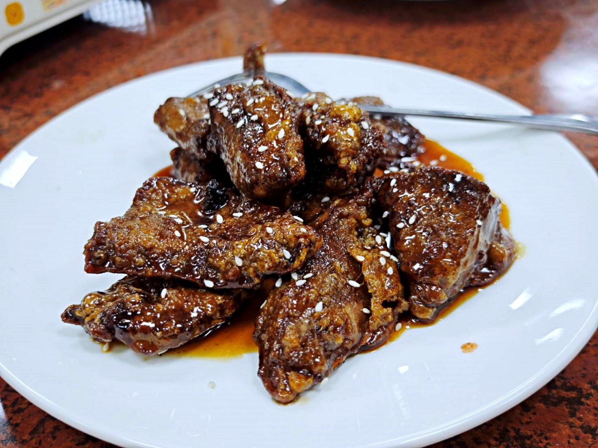 海旺角海鮮大排檔 熱炒平均300元,南屯聚餐餐廳有包廂 海旺角海鮮大排檔 熱炒平均300元,南屯聚餐餐廳有包廂