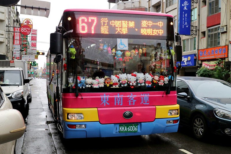 台中 | 熱情娃娃公車 駕駛既親切又超有型 還有粉絲慕名搭乘