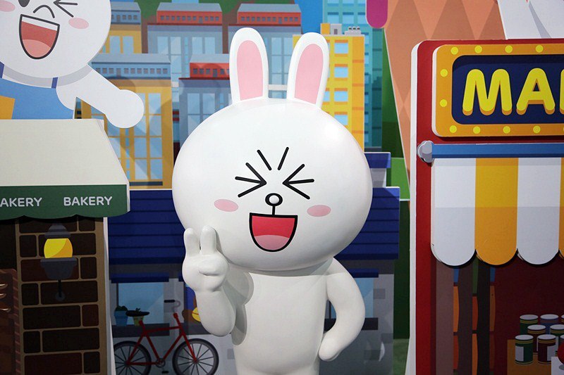 台中 | LINE FRIENDS 互動樂園 快來和可愛LINE人偶合照